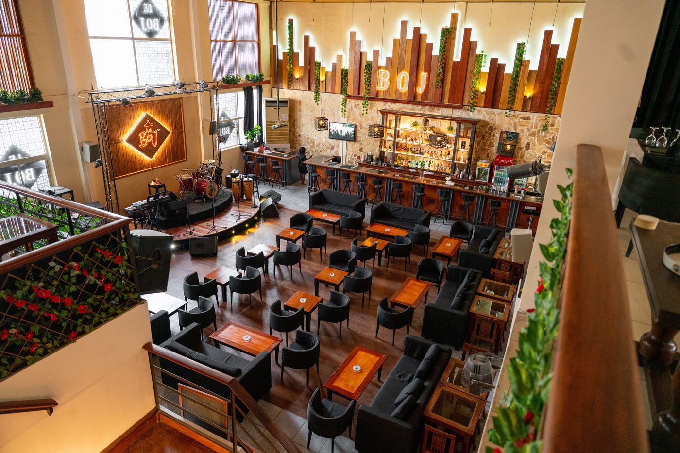 La salle de restaurant à l'étage du Boj